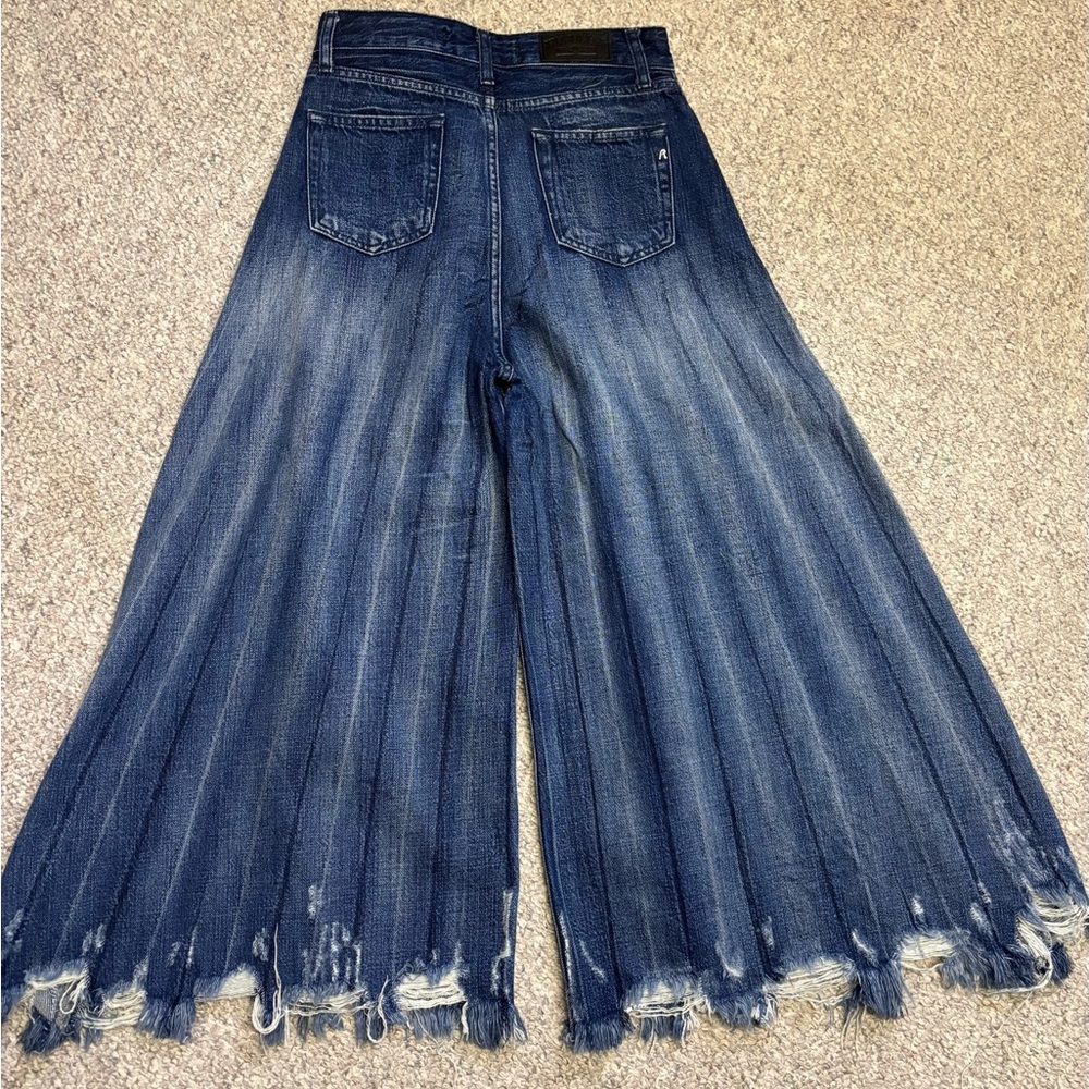 Women’s vintage high waisted, wide leg jeans - Picture 2 of 3